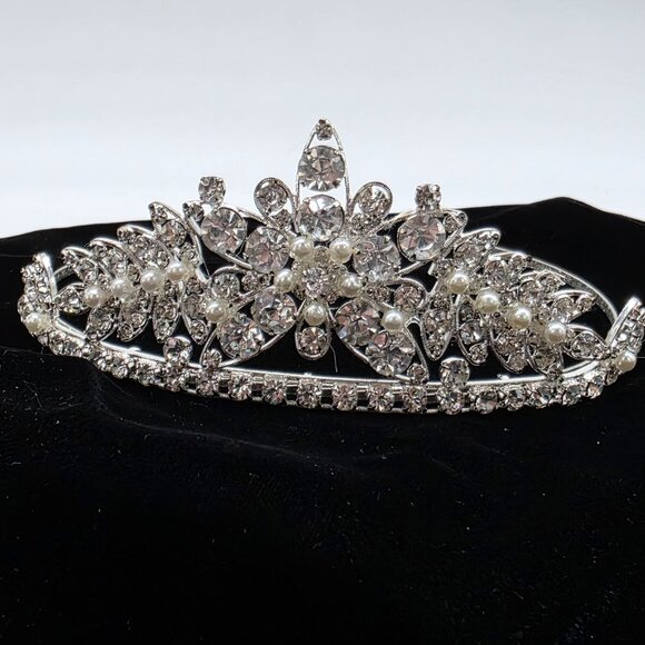 Elegant Crystal & Pearl Tiara For Special Occasions Wedding 1980s - Picture 1 of 9